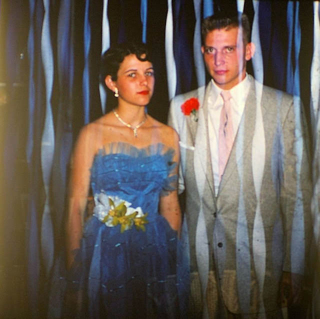 Lovely Vintage Photos of 1950s Prom Couples in Their Finest: A Glimpse into the Past