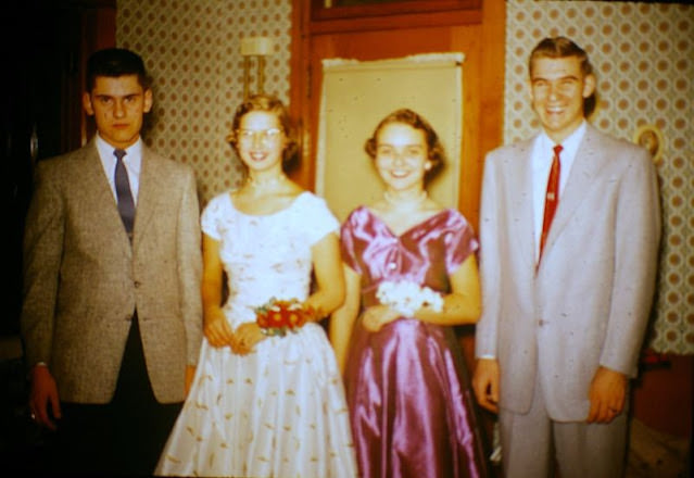 Lovely Vintage Photos of 1950s Prom Couples in Their Finest: A Glimpse into the Past