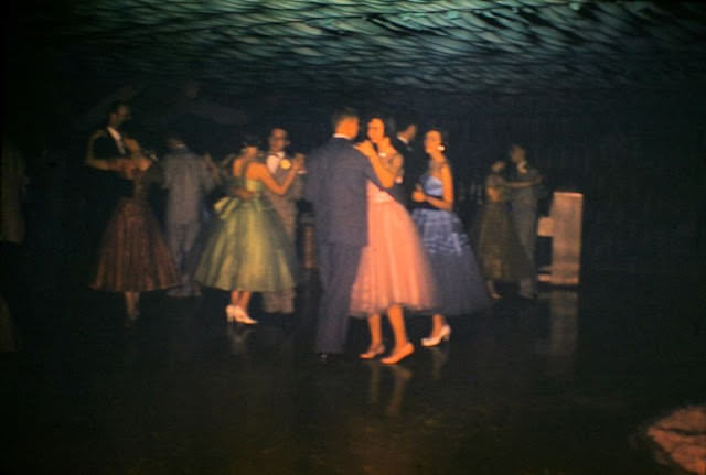 Lovely Vintage Photos of 1950s Prom Couples in Their Finest: A Glimpse into the Past