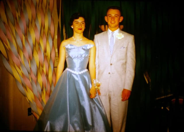 Lovely Vintage Photos of 1950s Prom Couples in Their Finest: A Glimpse into the Past