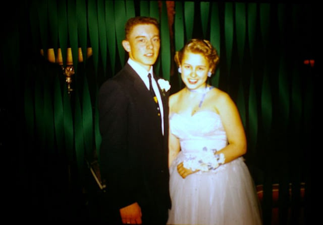 Lovely Vintage Photos of 1950s Prom Couples in Their Finest: A Glimpse into the Past