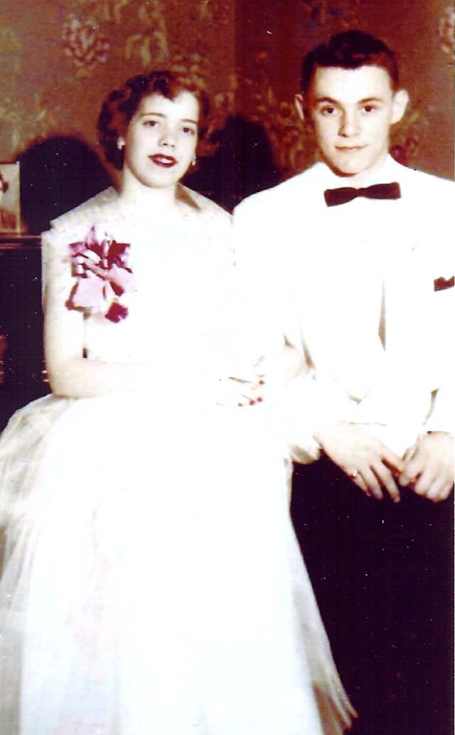 Lovely Vintage Photos of 1950s Prom Couples in Their Finest: A Glimpse into the Past