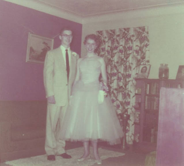 Lovely Vintage Photos of 1950s Prom Couples in Their Finest: A Glimpse into the Past