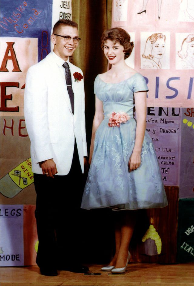 Lovely Vintage Photos of 1950s Prom Couples in Their Finest: A Glimpse into the Past