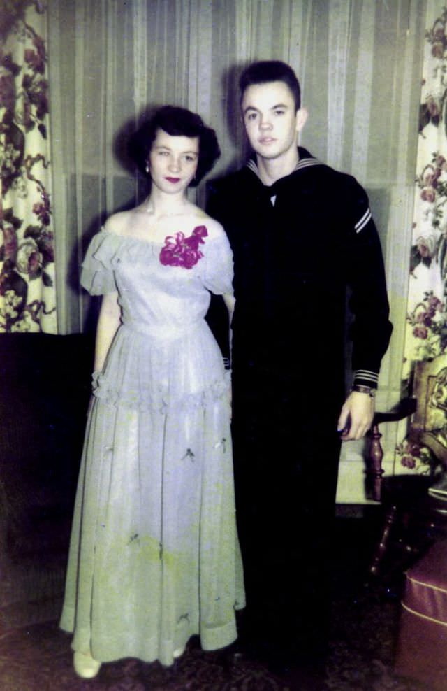 Lovely Vintage Photos of 1950s Prom Couples in Their Finest: A Glimpse into the Past