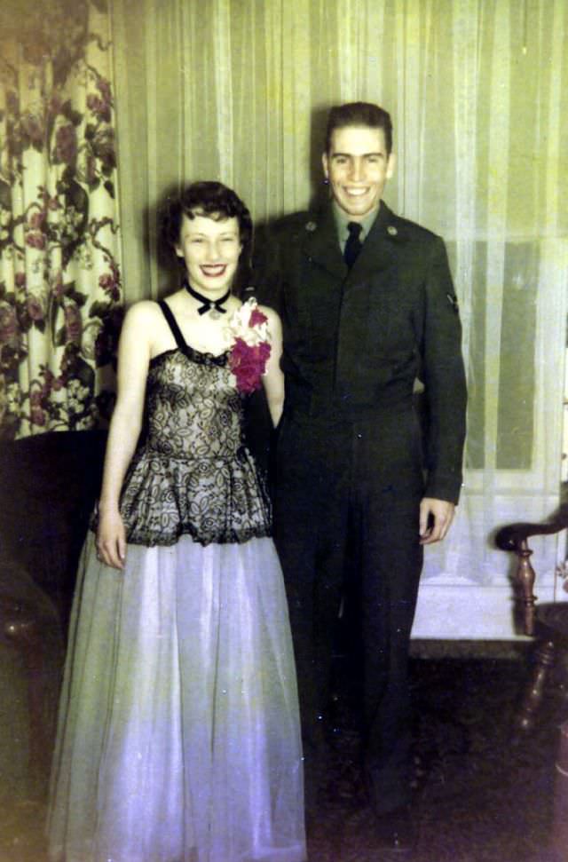 Lovely Vintage Photos of 1950s Prom Couples in Their Finest: A Glimpse into the Past