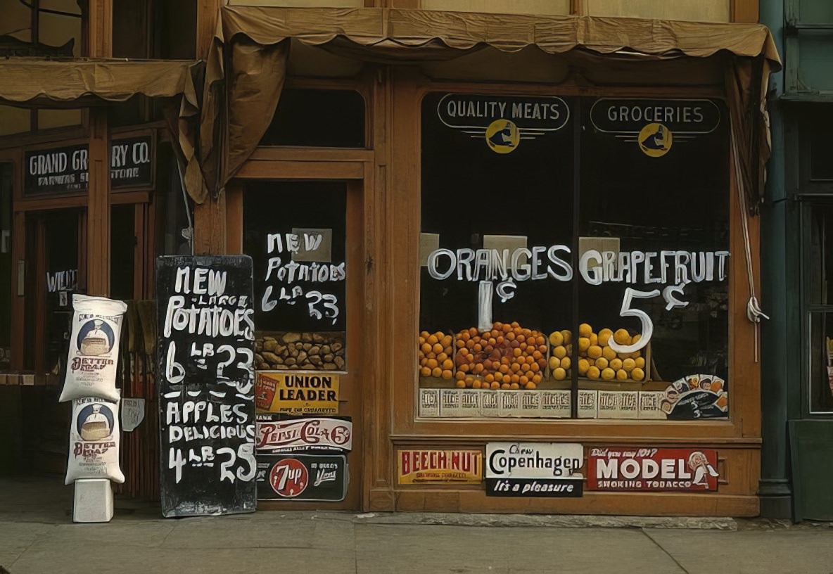 Grand Grocery Co., Lincoln, Nebraska in 1942 shows Rice Krispies cereal boxes in window below oranges.