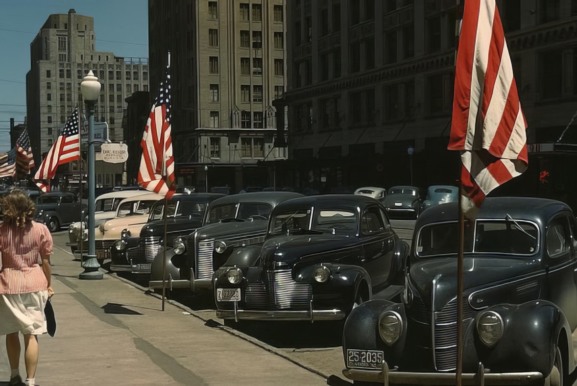 Cars and American flags line the main street of Lincoln, Nebraska, in 1942.