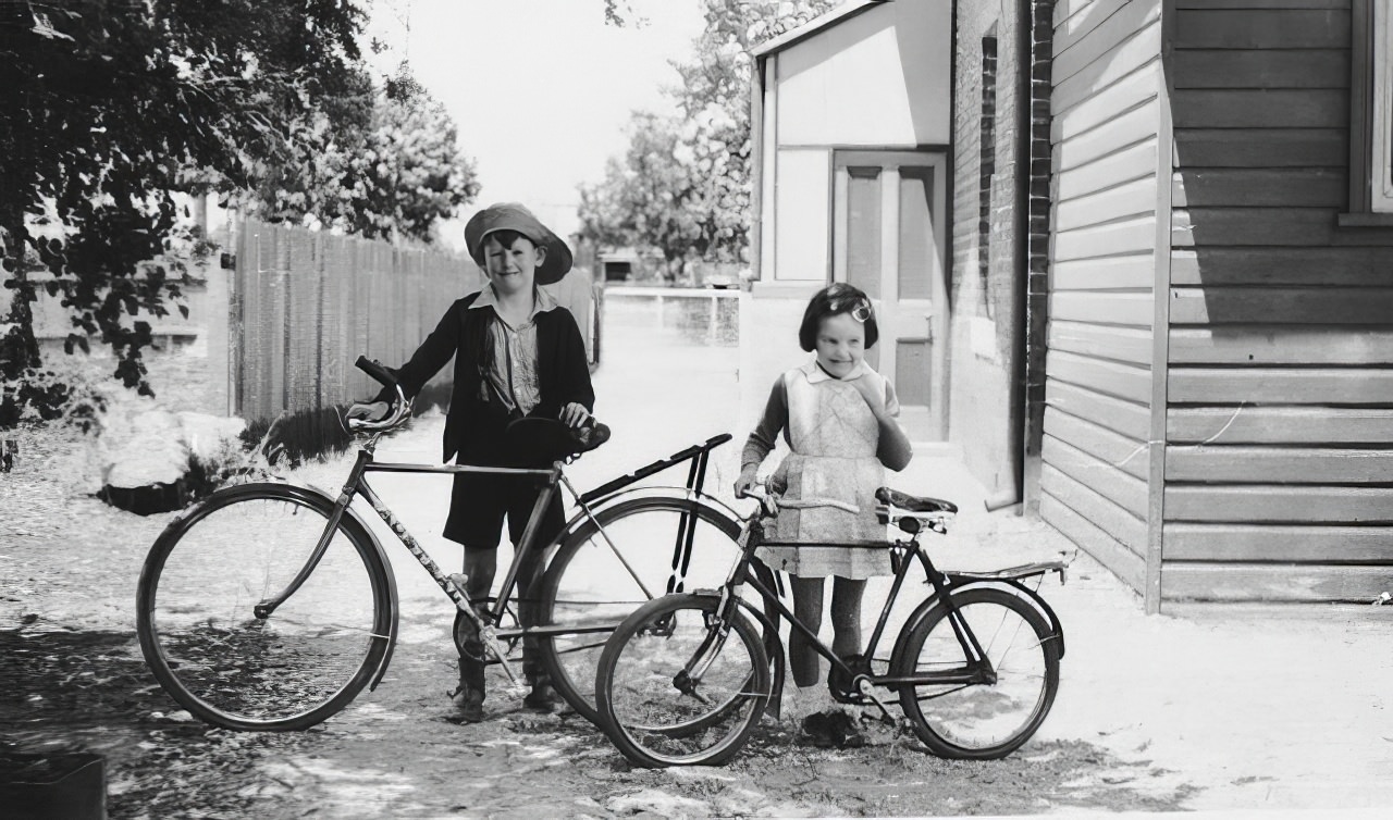 Jim and Nancy Davenport, Albury, NSW, 1938.