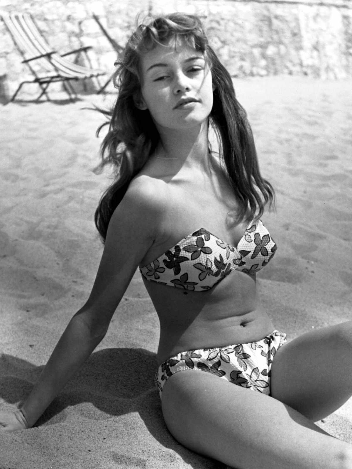 When 19-Year-Old Brigitte Bardot Stunned in a Bikini at Cannes Film Festival, 1953