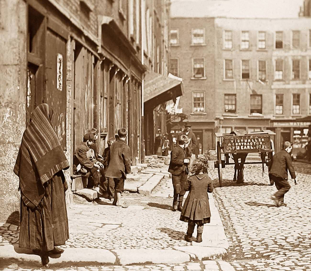 Dublin street children, 1890s