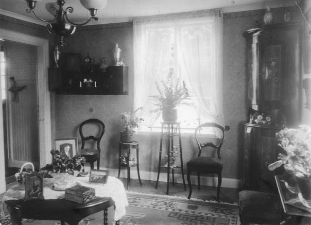 A Glimpse into Edwardian House Interiors: A Journey Back in Time