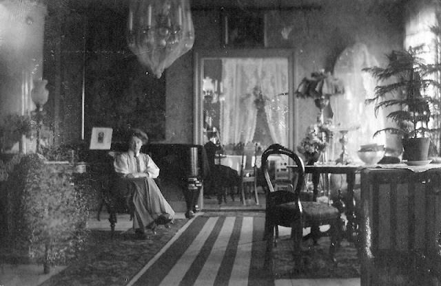 A Glimpse into Edwardian House Interiors: A Journey Back in Time