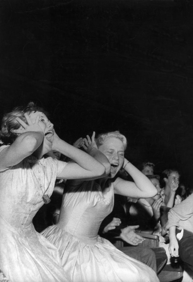 Collapsing, Crying, and Screaming: Teenage Fan Girls at Elvis Presley Concerts in the 1950s