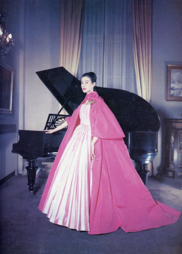 Balmain's evening gown called "Nuit à Trianon", 1959.