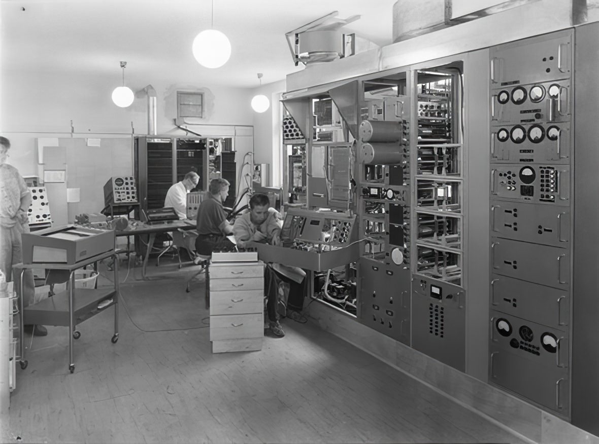 The computer history at NTNU is much older than the computer departments. The very first computer at NTNU was called DIANA, or DIfferential ANAlysator. This was an analog electronic computer built by Jens Glad Balchen and the Division of Cybernetics in the years between 1952 and 1955.