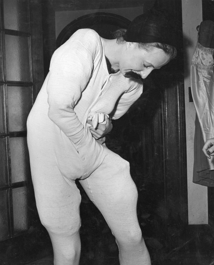 When a Group of GOP Women Got Together for an Old-Fashioned “Smoker” in Connecticut, 1941