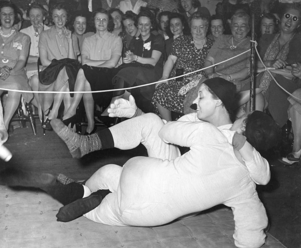 When a Group of GOP Women Got Together for an Old-Fashioned “Smoker” in Connecticut, 1941