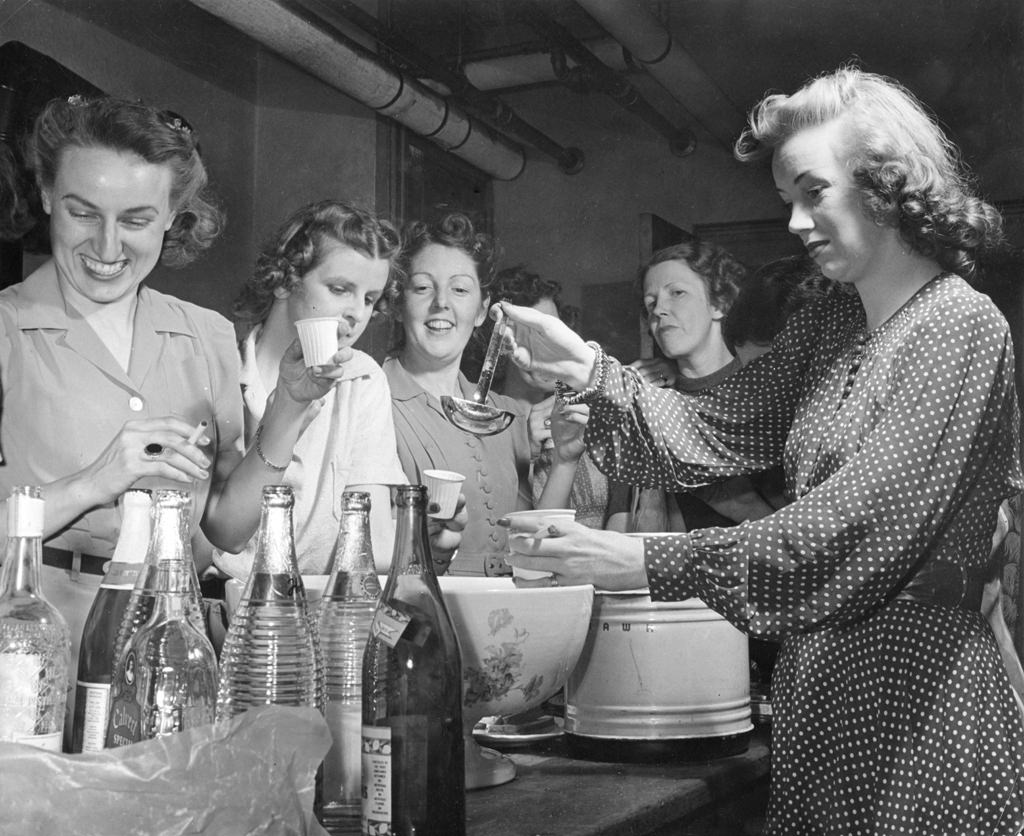 When a Group of GOP Women Got Together for an Old-Fashioned “Smoker” in Connecticut, 1941