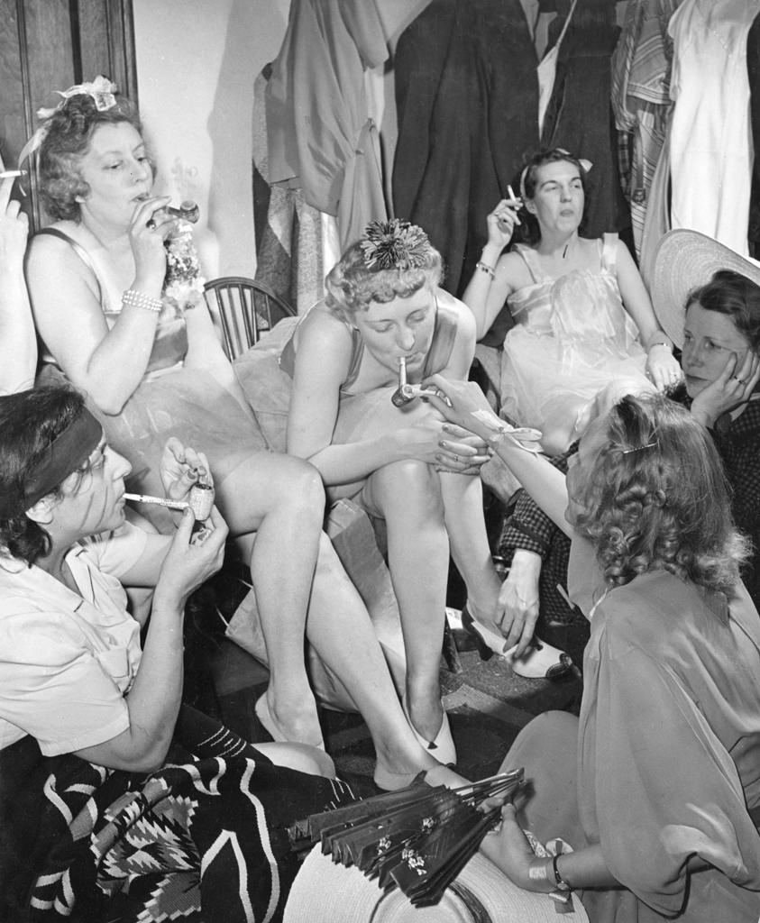 When a Group of GOP Women Got Together for an Old-Fashioned “Smoker” in Connecticut, 1941