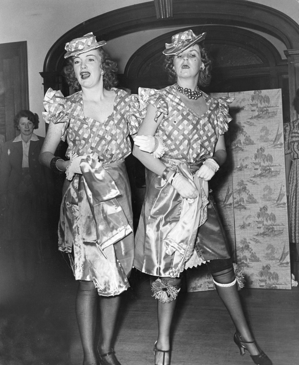 When a Group of GOP Women Got Together for an Old-Fashioned “Smoker” in Connecticut, 1941