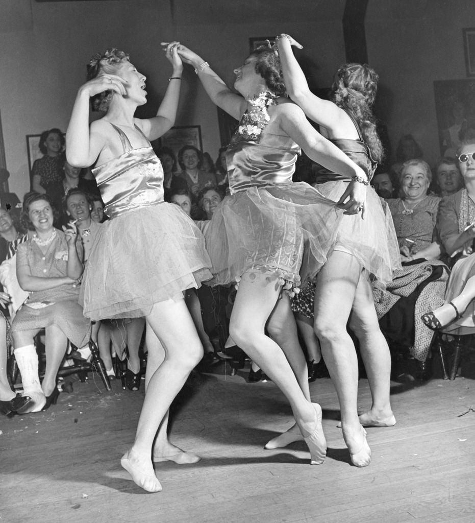 When a Group of GOP Women Got Together for an Old-Fashioned “Smoker” in Connecticut, 1941