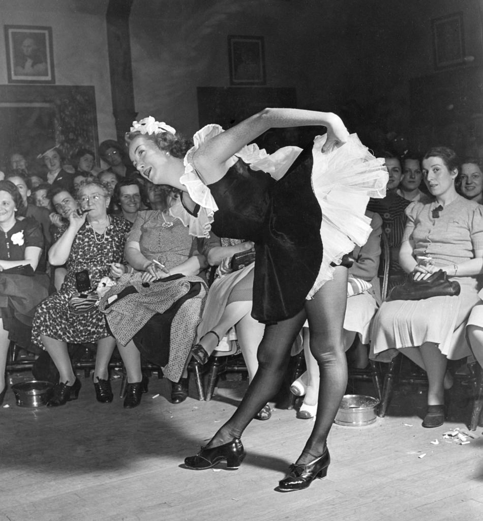 When a Group of GOP Women Got Together for an Old-Fashioned “Smoker” in Connecticut, 1941