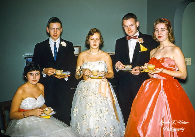 High School Prom Dresses in the 1950s: Glamour and Dreams thorough Fabulous Vintage Photos