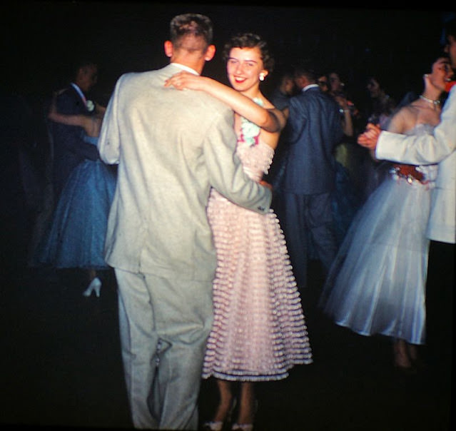 High School Prom Dresses in the 1950s: Glamour and Dreams thorough Fabulous Vintage Photos