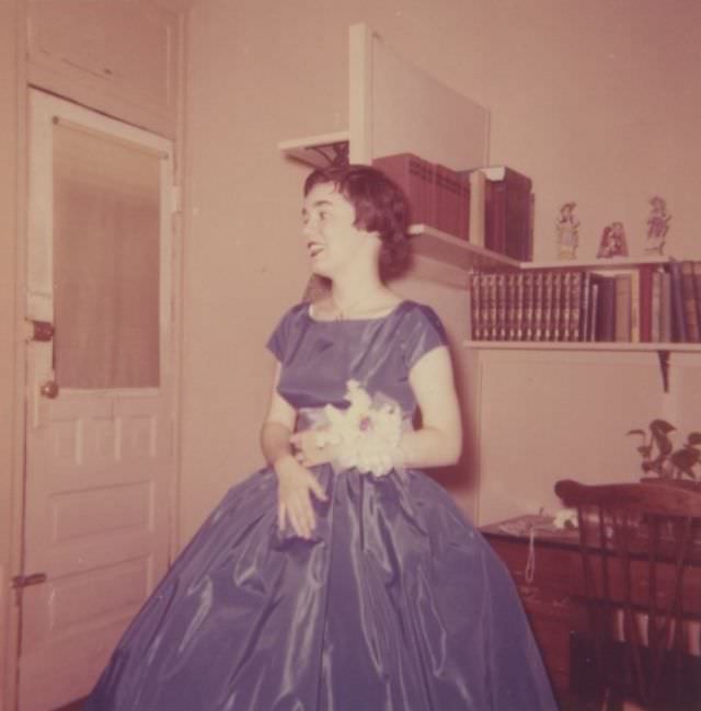 High School Prom Dresses in the 1950s: Glamour and Dreams thorough Fabulous Vintage Photos