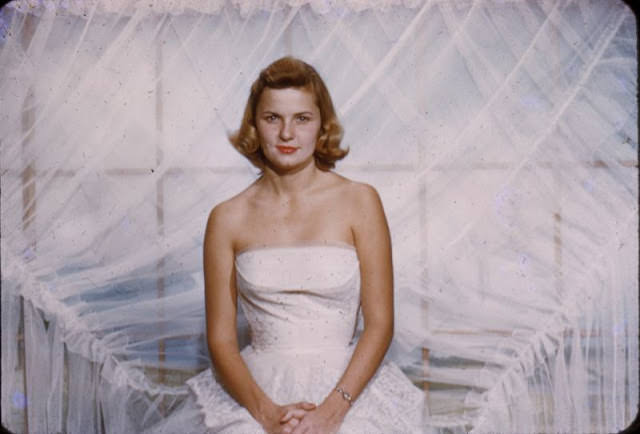 High School Prom Dresses in the 1950s: Glamour and Dreams thorough Fabulous Vintage Photos