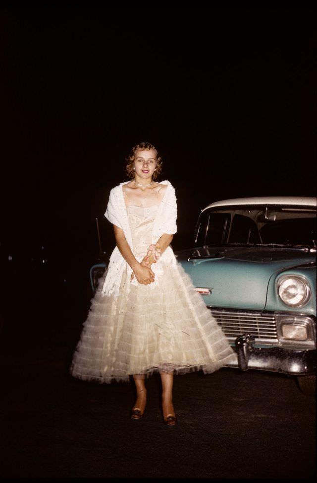 High School Prom Dresses in the 1950s: Glamour and Dreams thorough Fabulous Vintage Photos