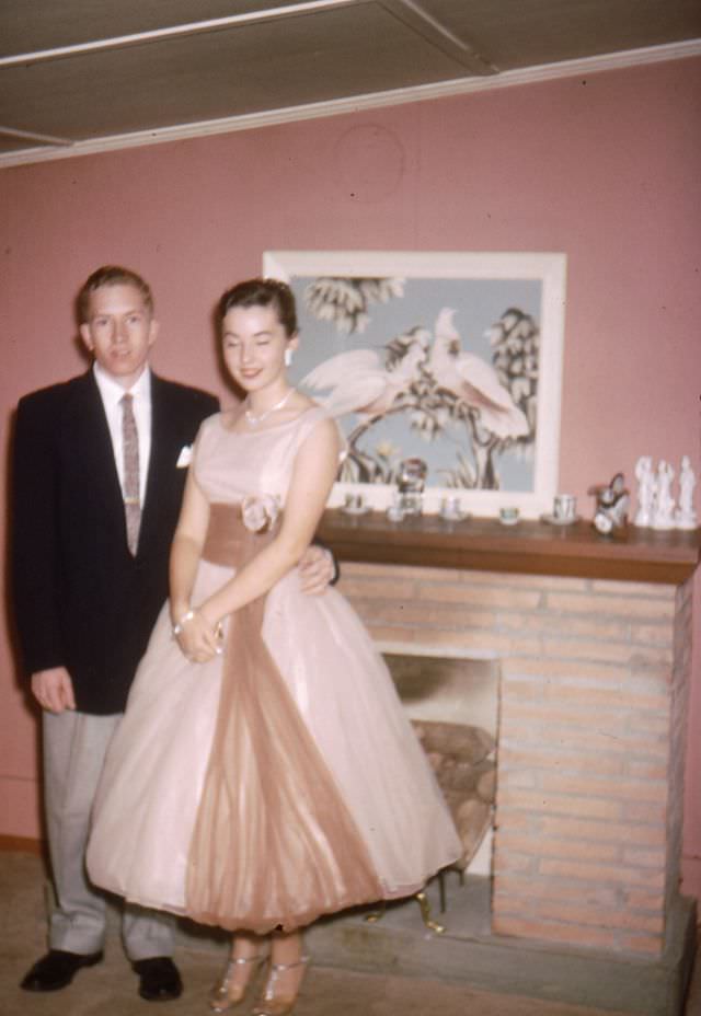 High School Prom Dresses in the 1950s: Glamour and Dreams thorough Fabulous Vintage Photos