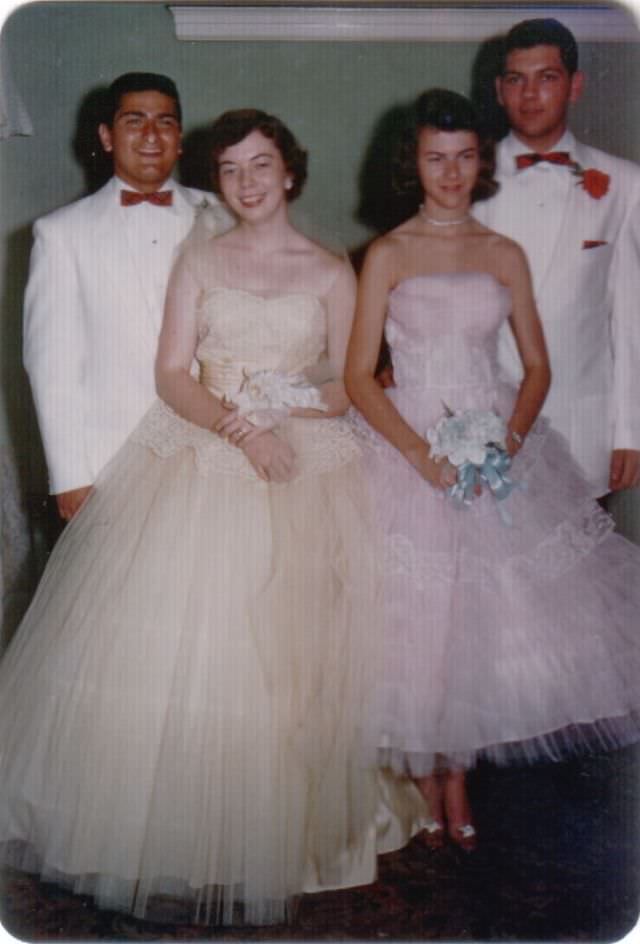 High School Prom Dresses in the 1950s: Glamour and Dreams thorough Fabulous Vintage Photos