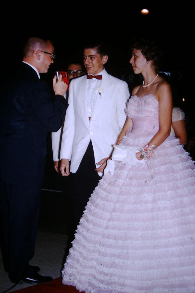 High School Prom Dresses in the 1950s: Glamour and Dreams thorough Fabulous Vintage Photos