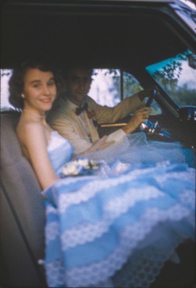 High School Prom Dresses in the 1950s: Glamour and Dreams thorough Fabulous Vintage Photos