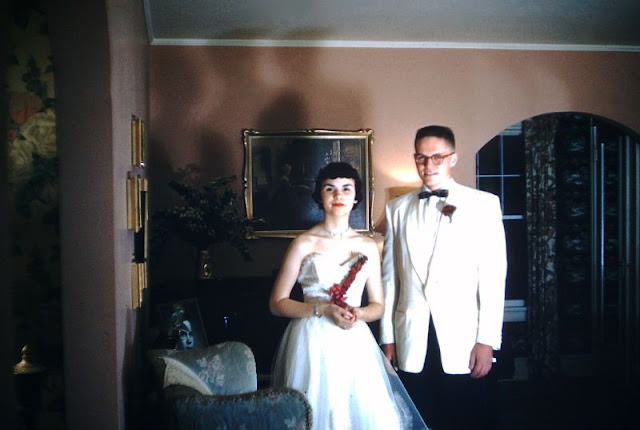 High School Prom Dresses in the 1950s: Glamour and Dreams thorough Fabulous Vintage Photos