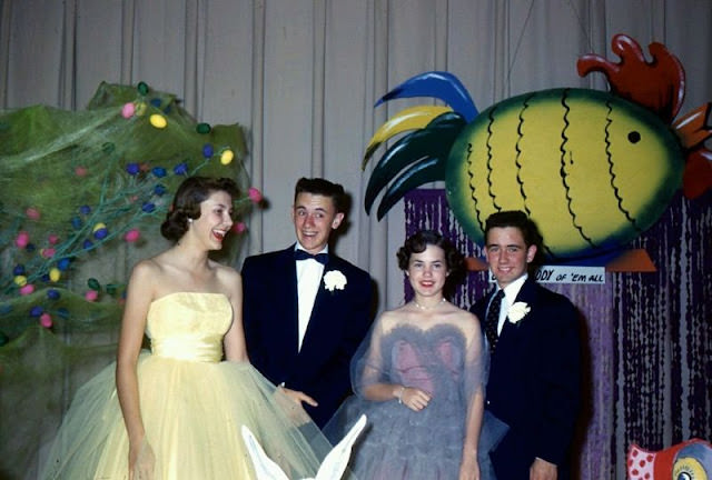 High School Prom Dresses in the 1950s: Glamour and Dreams thorough Fabulous Vintage Photos