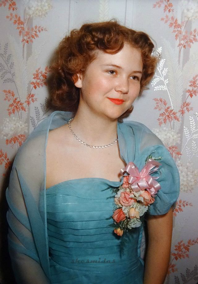 High School Prom Dresses in the 1950s: Glamour and Dreams thorough Fabulous Vintage Photos