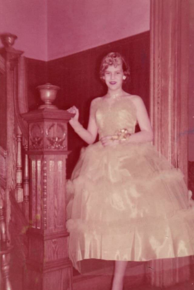 High School Prom Dresses in the 1950s: Glamour and Dreams thorough Fabulous Vintage Photos