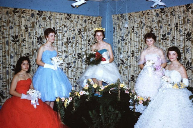 High School Prom Dresses in the 1950s: Glamour and Dreams thorough Fabulous Vintage Photos