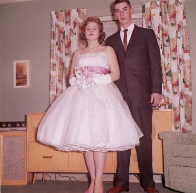 High School Prom Dresses in the 1950s: Glamour and Dreams thorough Fabulous Vintage Photos