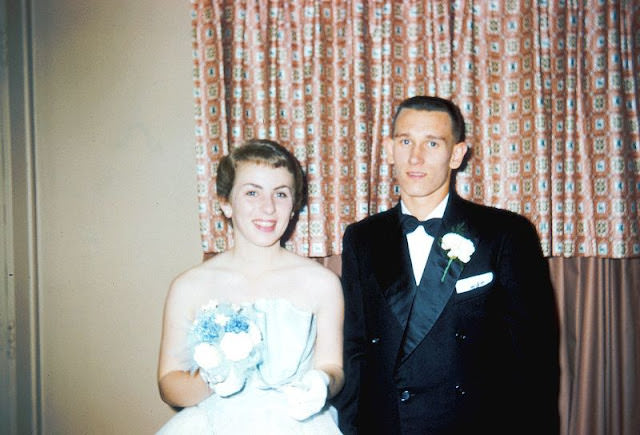 High School Prom Dresses in the 1950s: Glamour and Dreams thorough Fabulous Vintage Photos