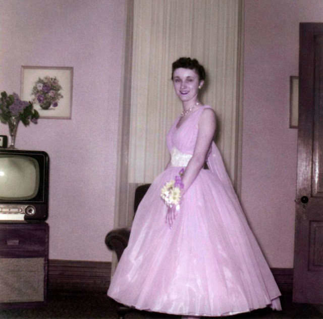 High School Prom Dresses in the 1950s: Glamour and Dreams thorough Fabulous Vintage Photos