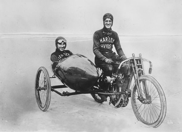 Hog Boys: Vintage Photos of The Harley-Davidson Racers Who Started It All