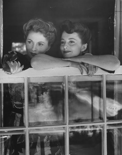 Joan Fontaine and Olivia de Havilland looking over Beverly Hills from Fontaine’s home, 1942.