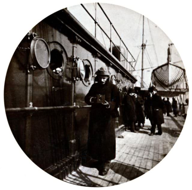 These Round Pictures Were Some of the First Candid Snapshots take with Kodak’s First Commercial Camera, 1890s