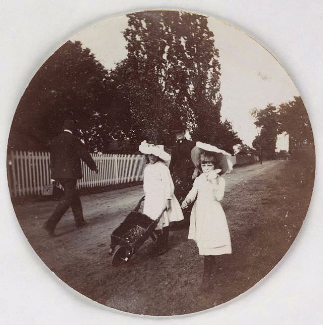 These Round Pictures Were Some of the First Candid Snapshots take with Kodak’s First Commercial Camera, 1890s