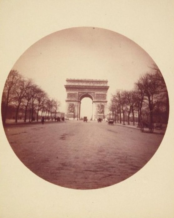 These Round Pictures Were Some of the First Candid Snapshots take with Kodak’s First Commercial Camera, 1890s