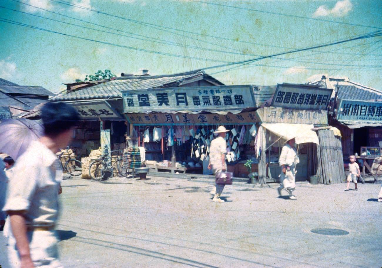 Street scene in South Korea during Korean War, 1952.